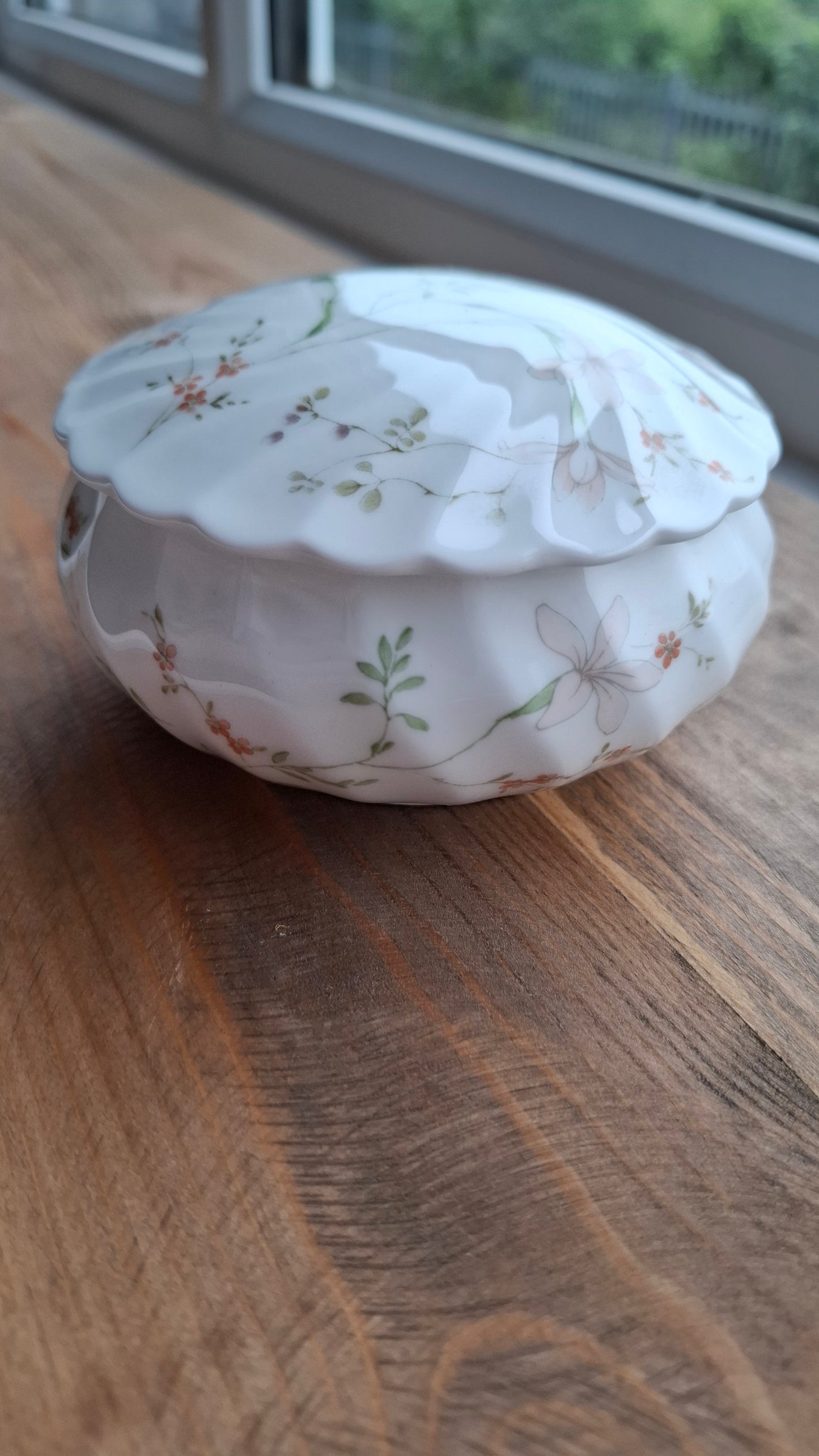 'Slag' Upcycled Delicate Floral Trinket Pot