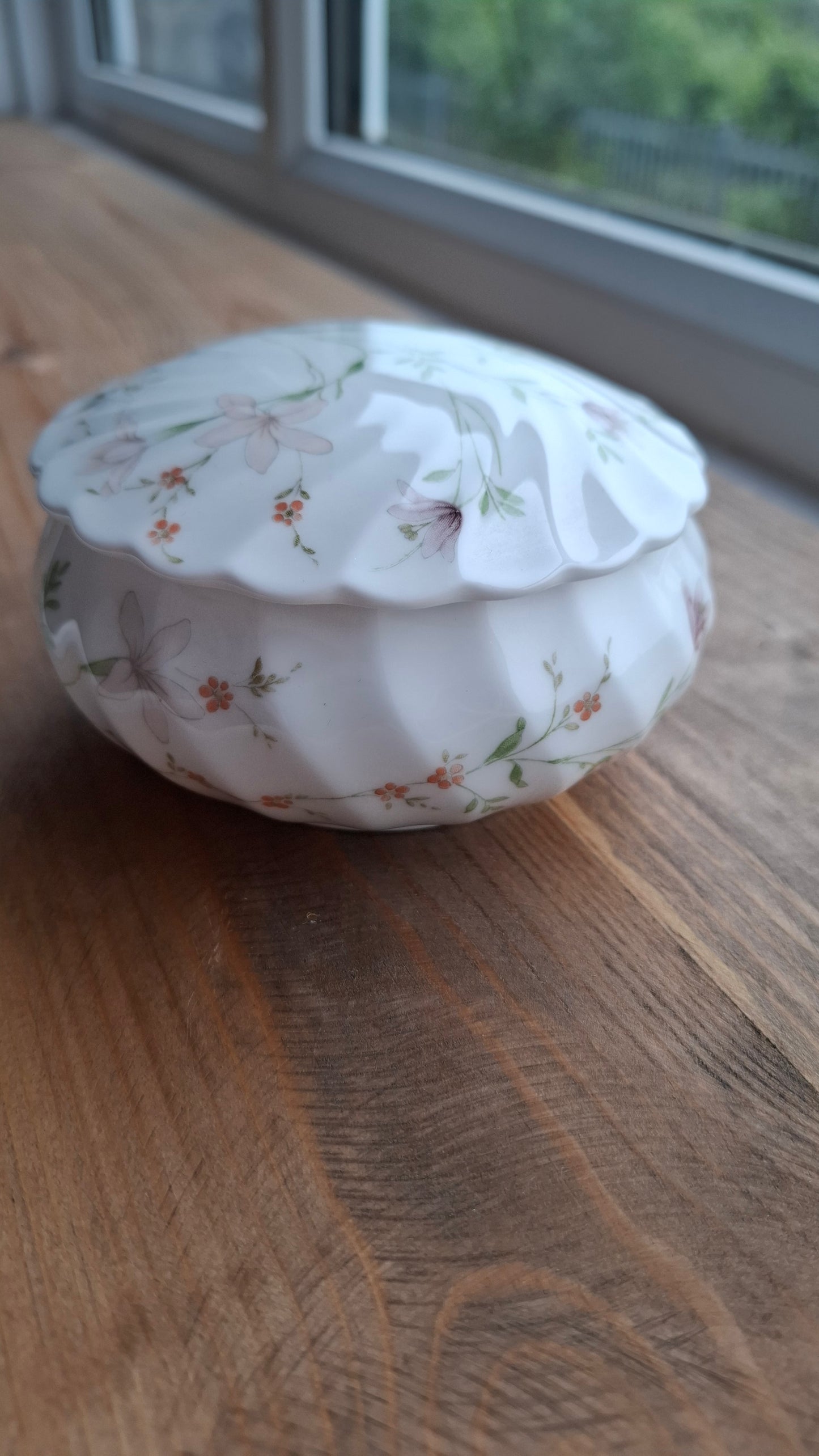 'Slag' Upcycled Delicate Floral Trinket Pot