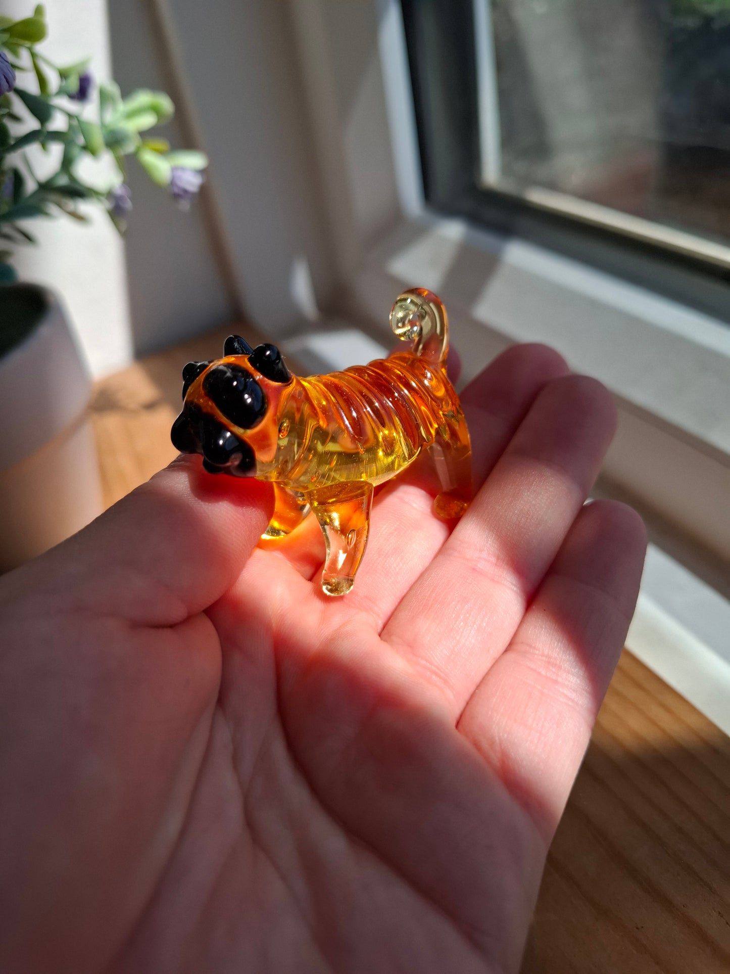 Glass Pug (CGB Giftware)
