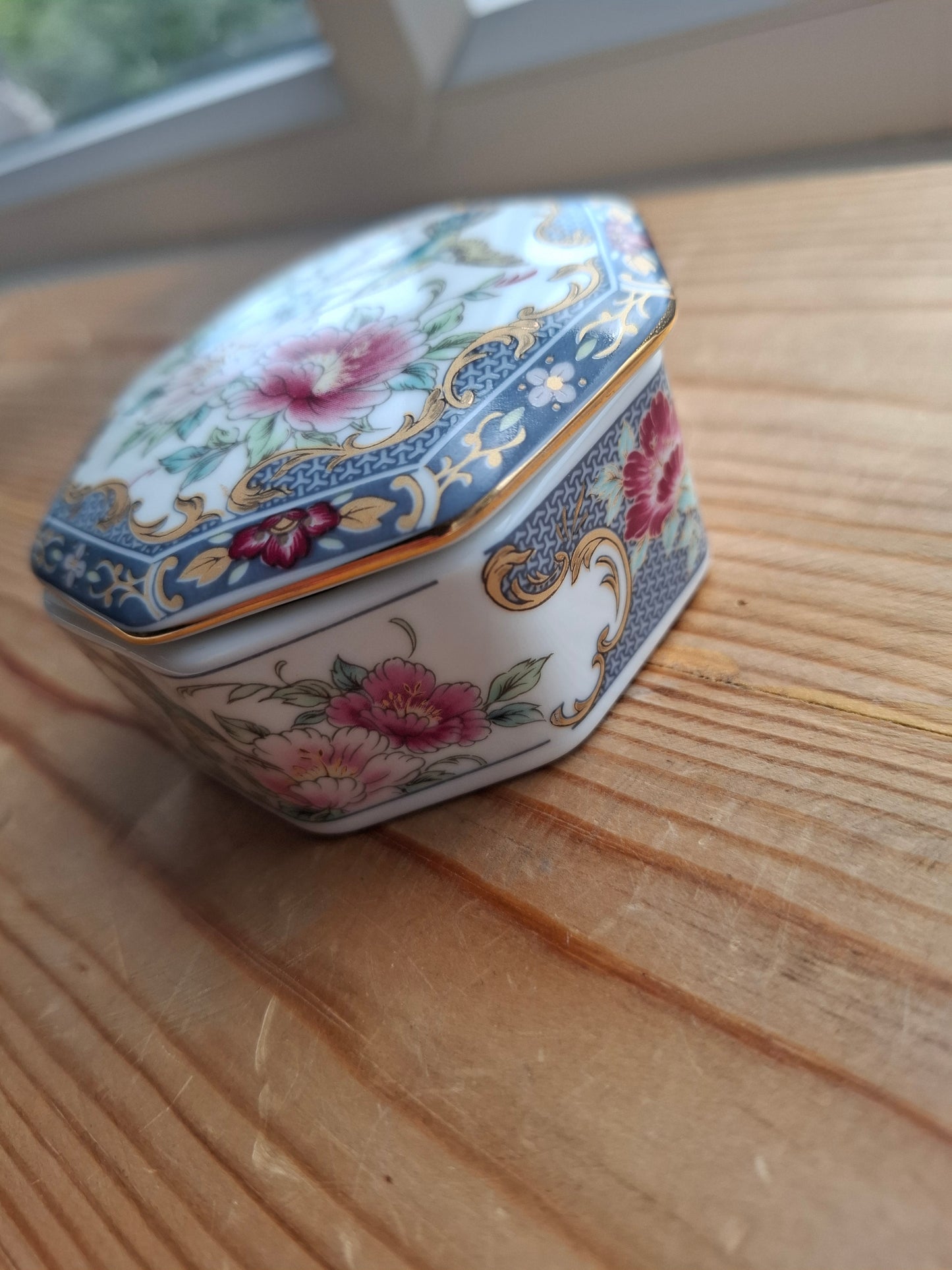 'Fanny Flaps' Upcycled Hummingbird Trinket Pot